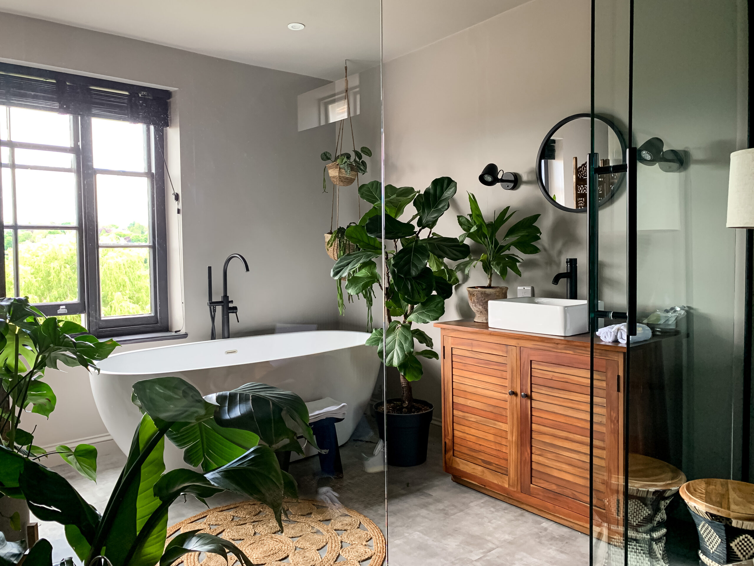 taking-bath-at-home-or-in-a-hotel-charming-cozy-i-2024-12-07-20-33-04-utc